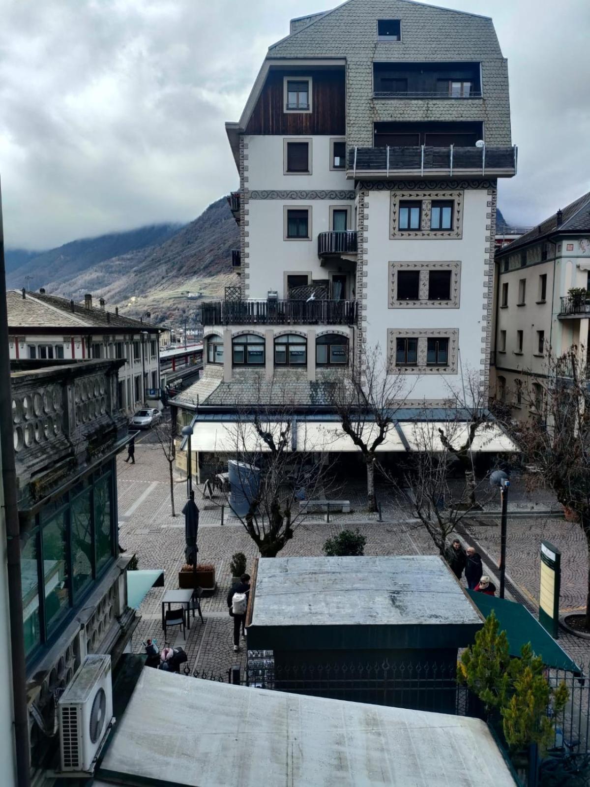 Bernina Station Center Apartment - ตีราโน ภายนอก รูปภาพ