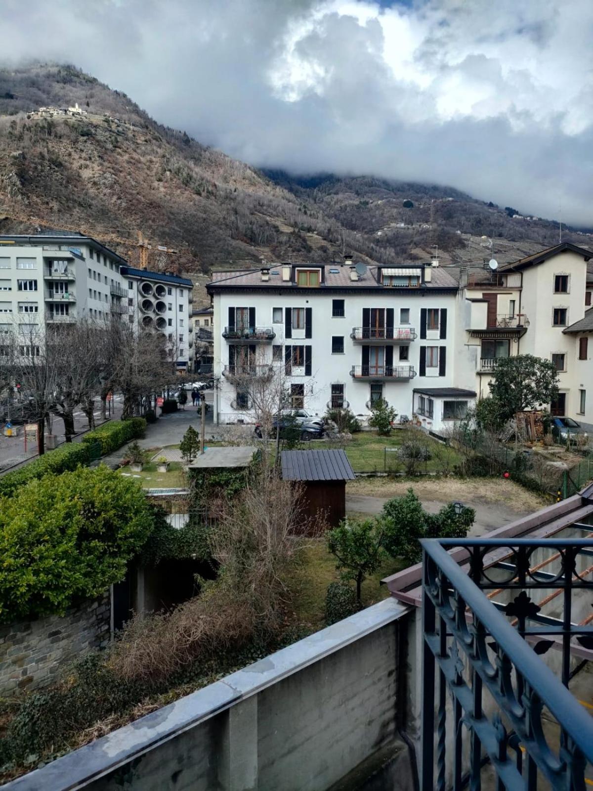 Bernina Station Center Apartment - ตีราโน ภายนอก รูปภาพ