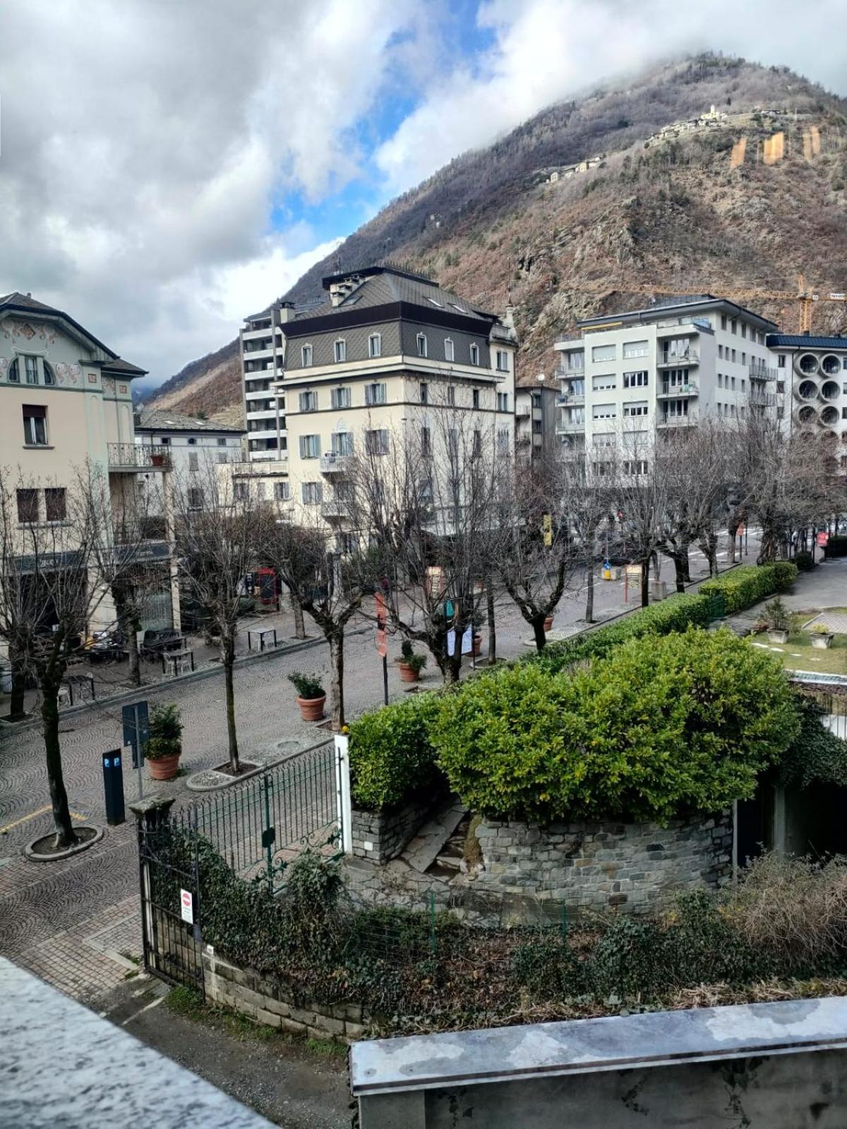 Bernina Station Center Apartment - ตีราโน ภายนอก รูปภาพ
