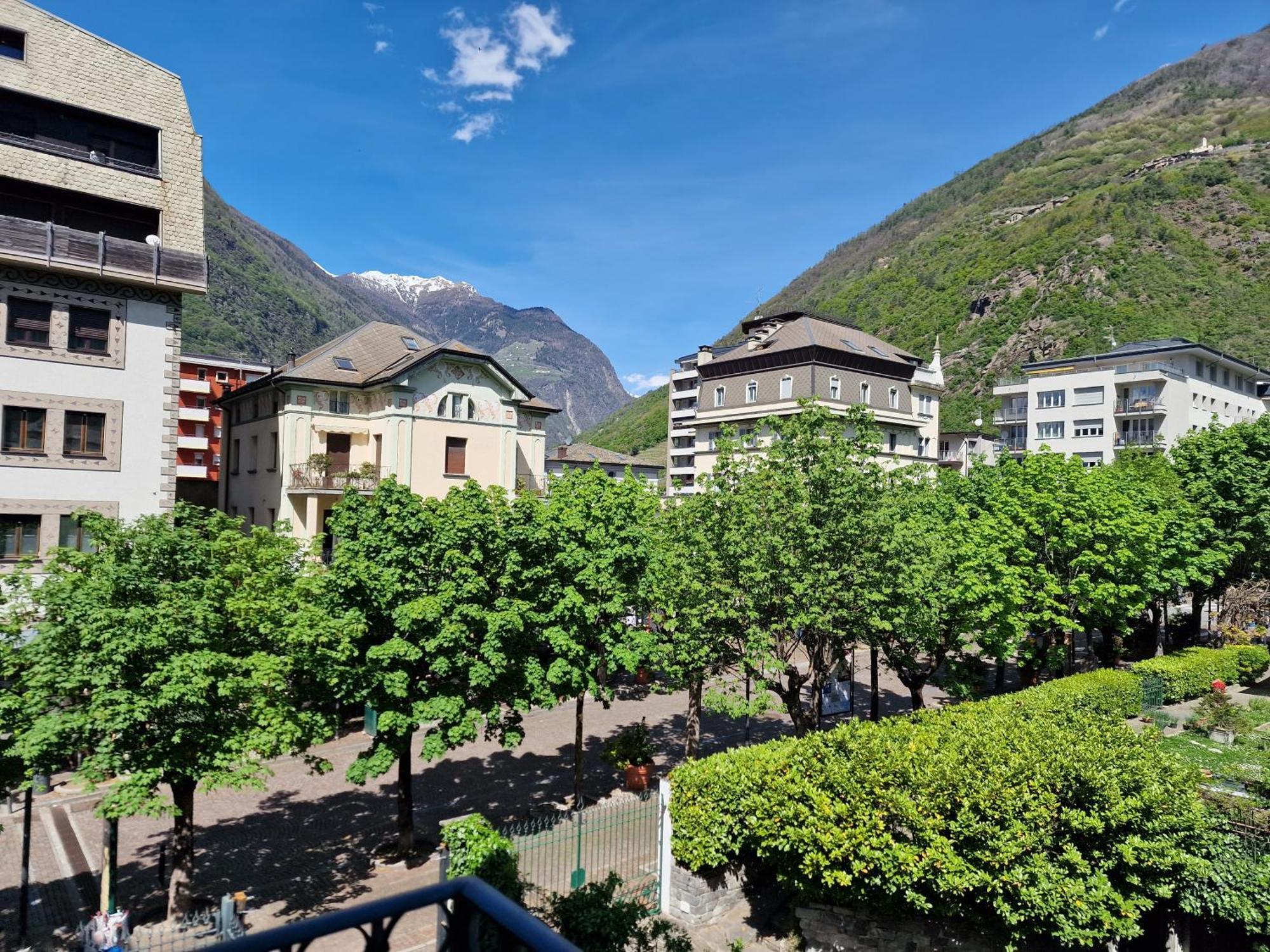 Bernina Station Center Apartment - ตีราโน ภายนอก รูปภาพ