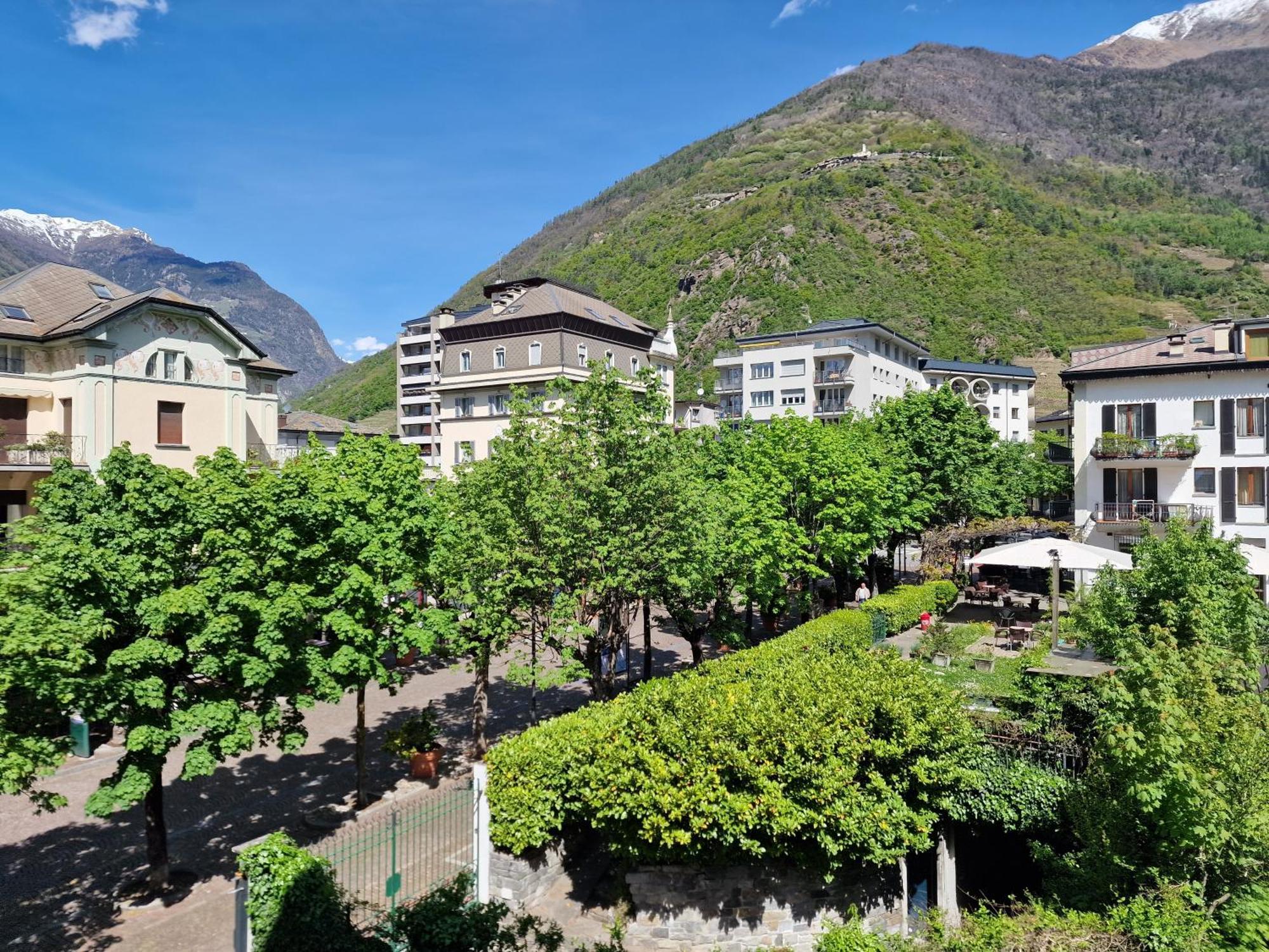 Bernina Station Center Apartment - ตีราโน ภายนอก รูปภาพ