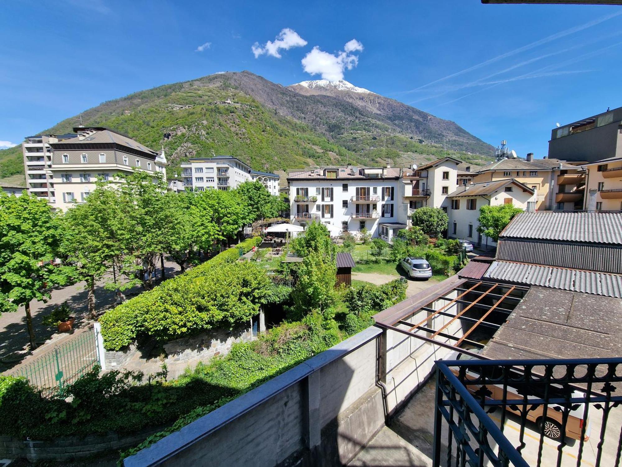 Bernina Station Center Apartment - ตีราโน ภายนอก รูปภาพ
