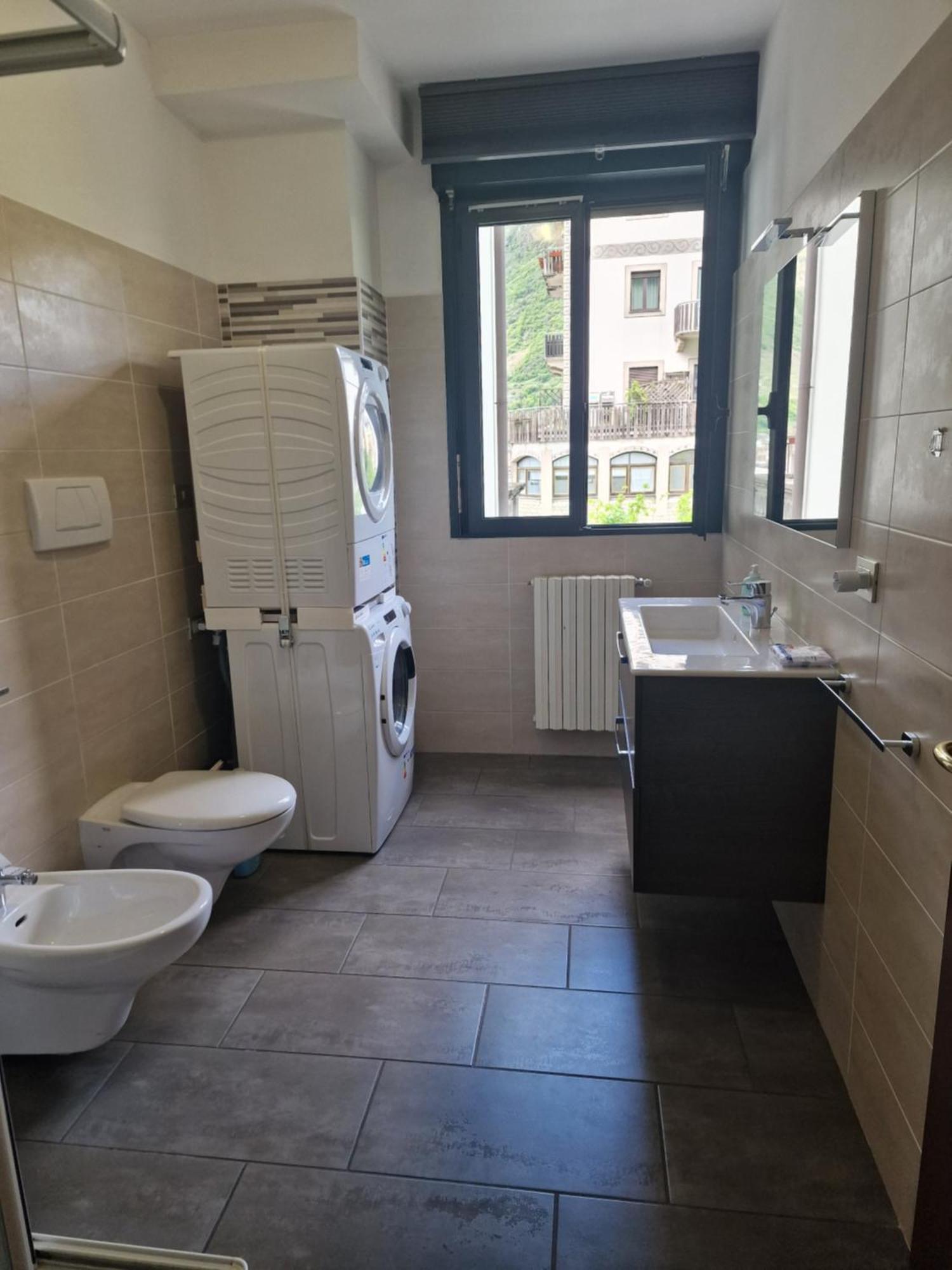 Bernina Station Center Apartment - ตีราโน ภายนอก รูปภาพ